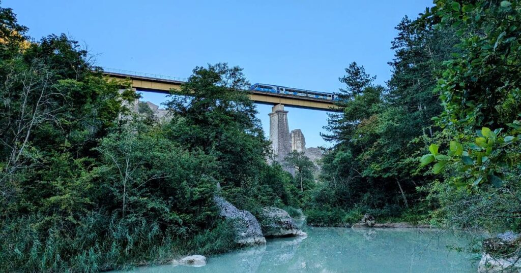 Gares et trains en Drôme et Ardèche : vallée de la Drôme
