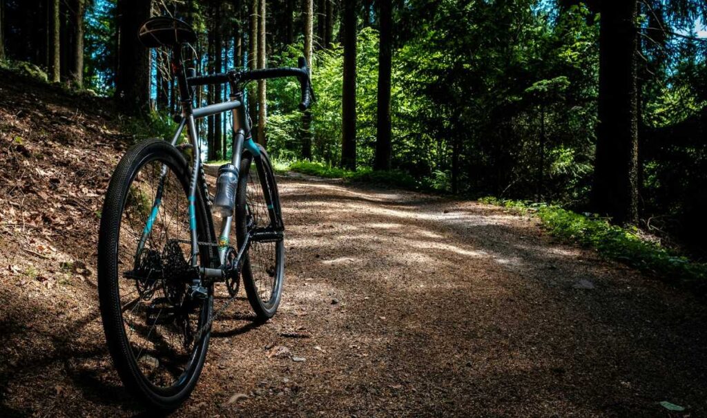 VTT et gravel sur les sentiers et pistes en Drôme-Ardèche